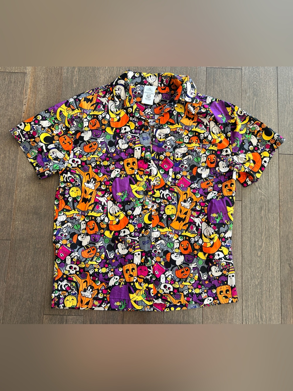 Men’s Disney Halloween Character Print Button-Up Shirt size XS